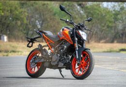 KTM Duke 200 and Jawa Perak: A Comparison of Two Iconic Motorcycles