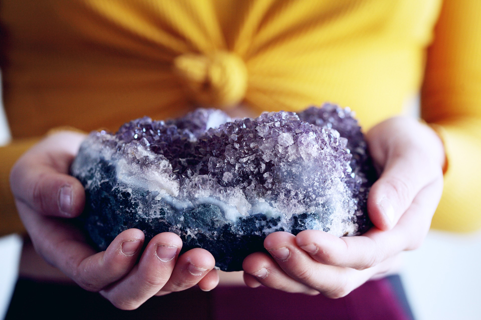 Unlock the Magic: How to Sell Crystals and Turn Your Passion into Profit!