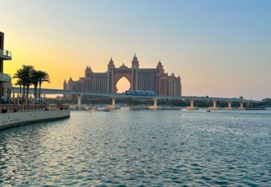 Tips for Planning a Perfect Family Yacht Rental Dubai Holiday