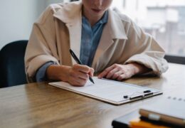 15 Advantages of Hiring a Professional Assignment Writer for Business Management