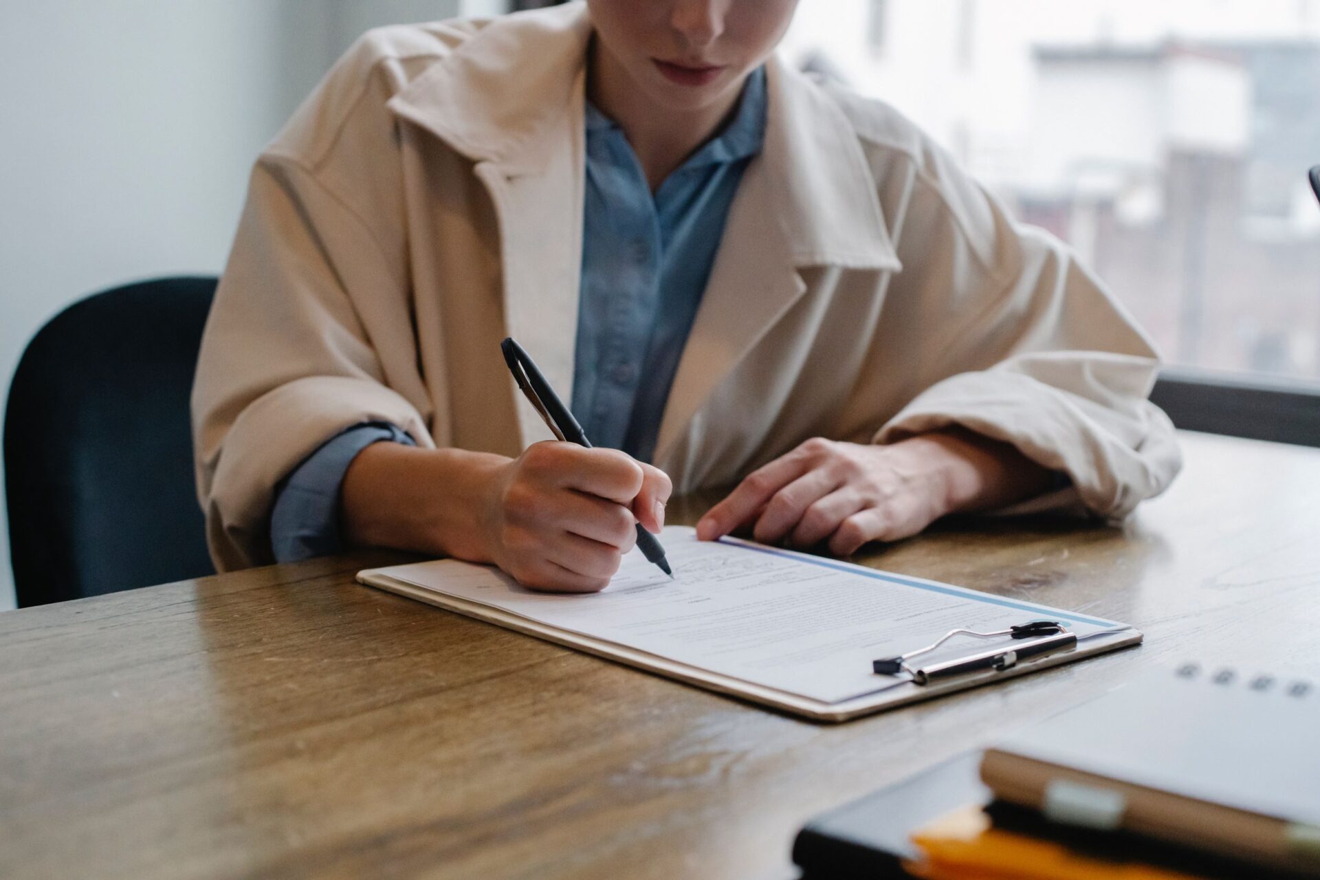 15 Advantages of Hiring a Professional Assignment Writer for Business Management