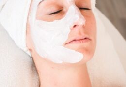 How to Choose the Right Facial and Nails Service at Home